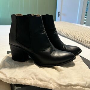 Nisolo Heeled Chelsea Boots, Black leather, size 10